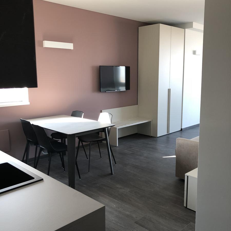 Sky Tower Suite Mestre Bagian luar foto