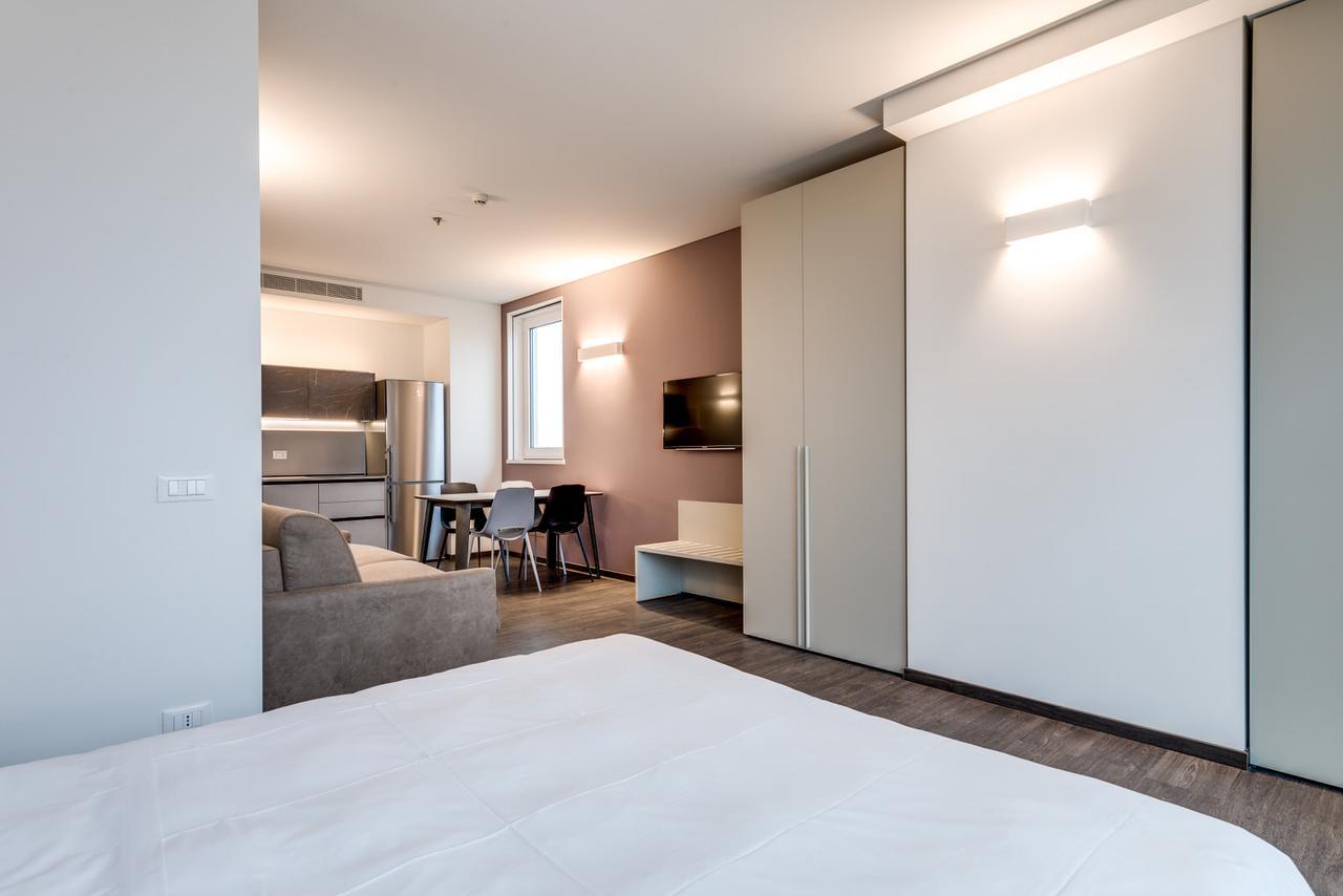 Sky Tower Suite Mestre Bagian luar foto