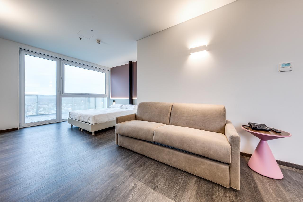 Sky Tower Suite Mestre Bagian luar foto