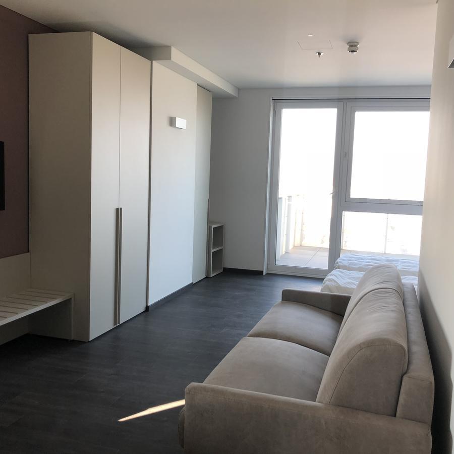 Sky Tower Suite Mestre Bagian luar foto