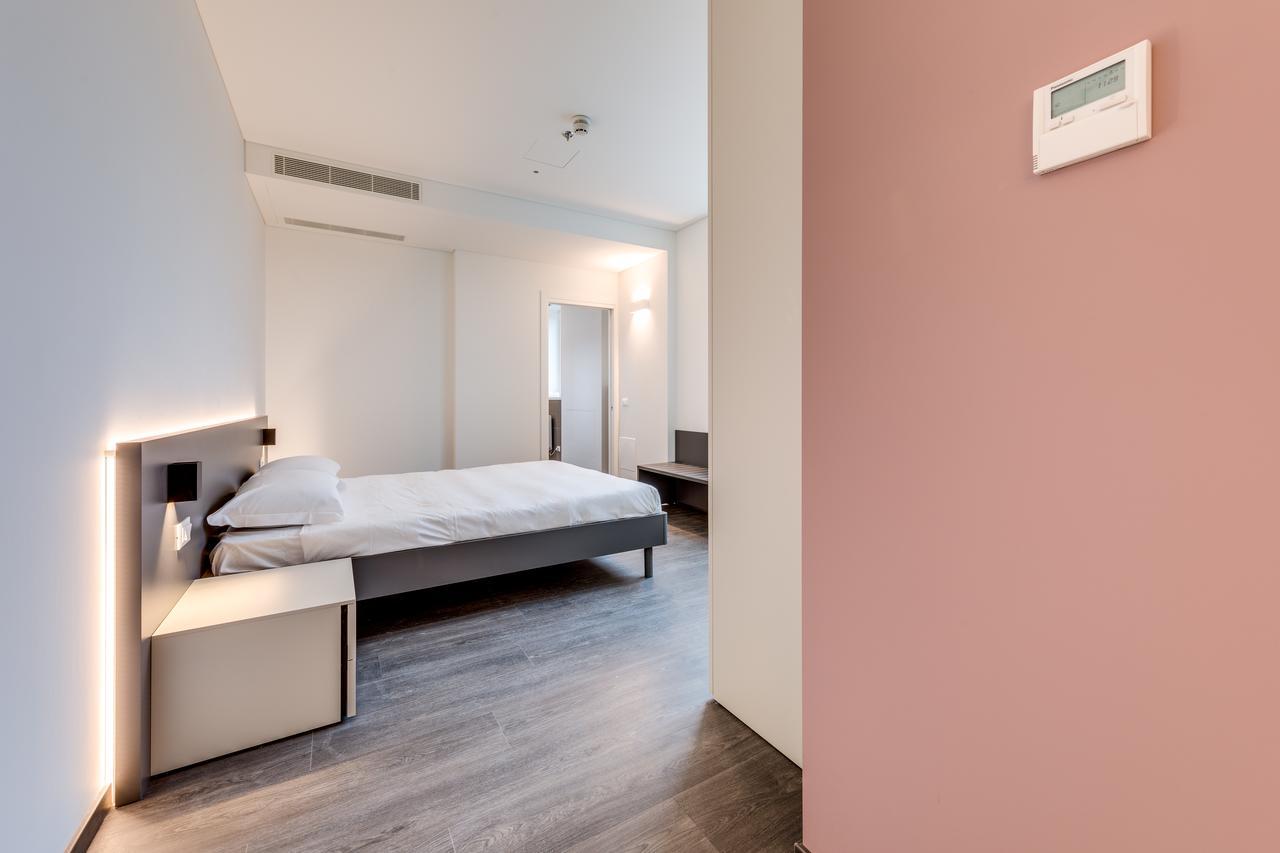 Sky Tower Suite Mestre Bagian luar foto