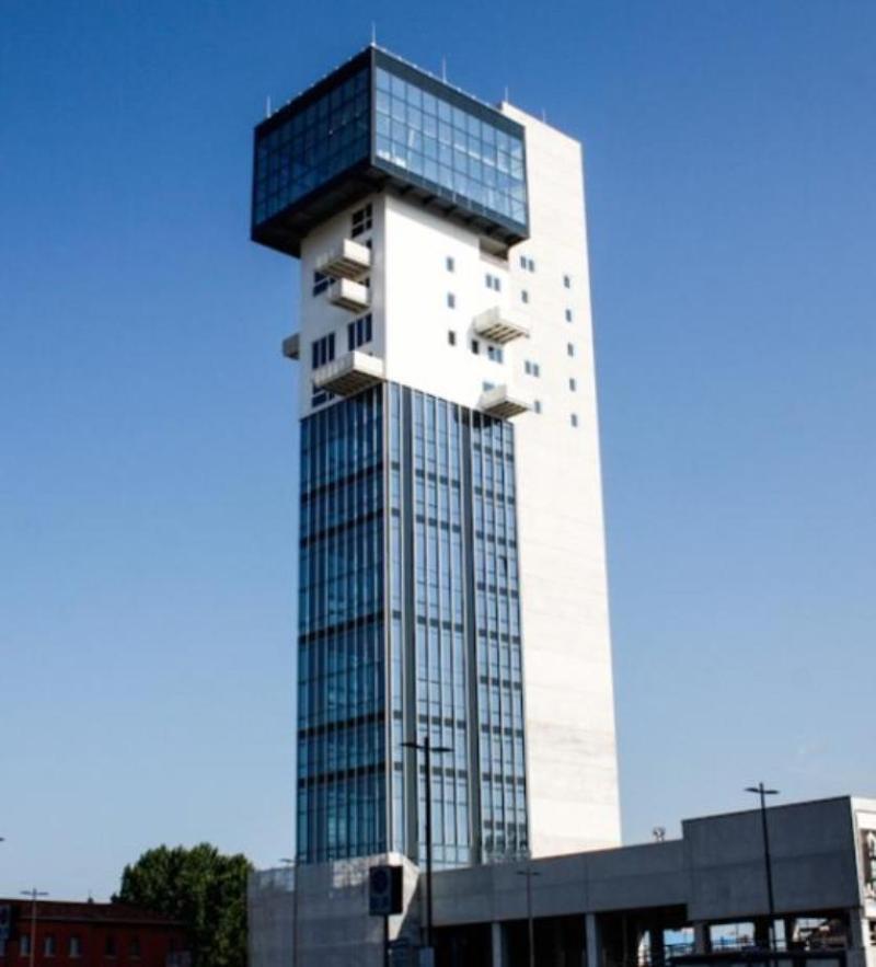 Sky Tower Suite Mestre Bagian luar foto
