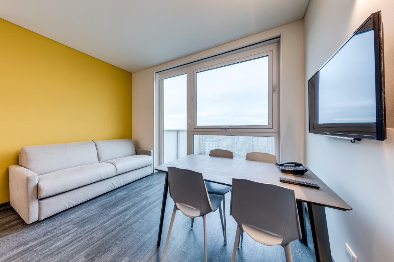 Sky Tower Suite Mestre Bagian luar foto