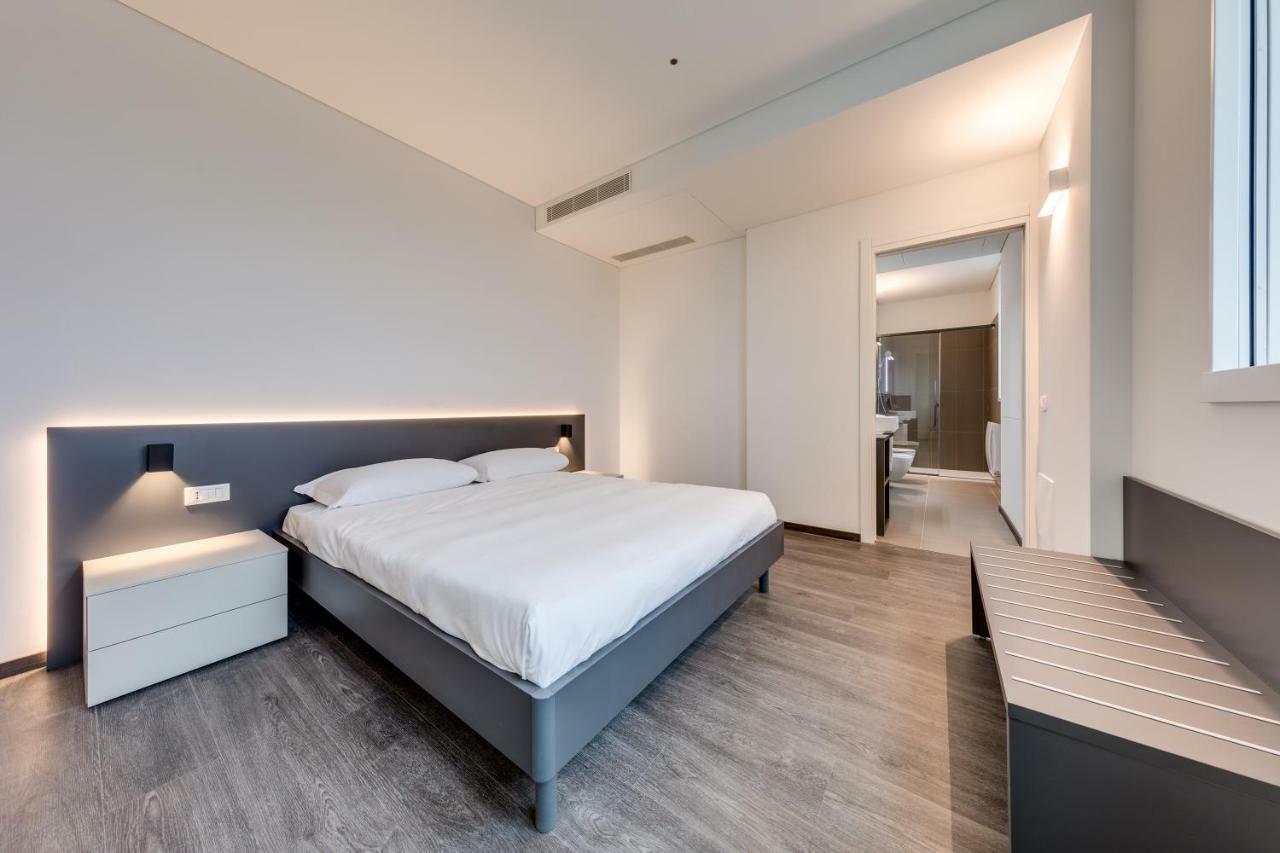 Sky Tower Suite Mestre Bagian luar foto