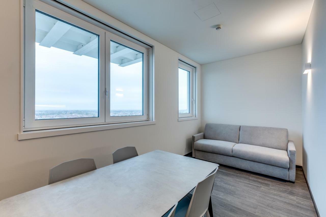 Sky Tower Suite Mestre Bagian luar foto