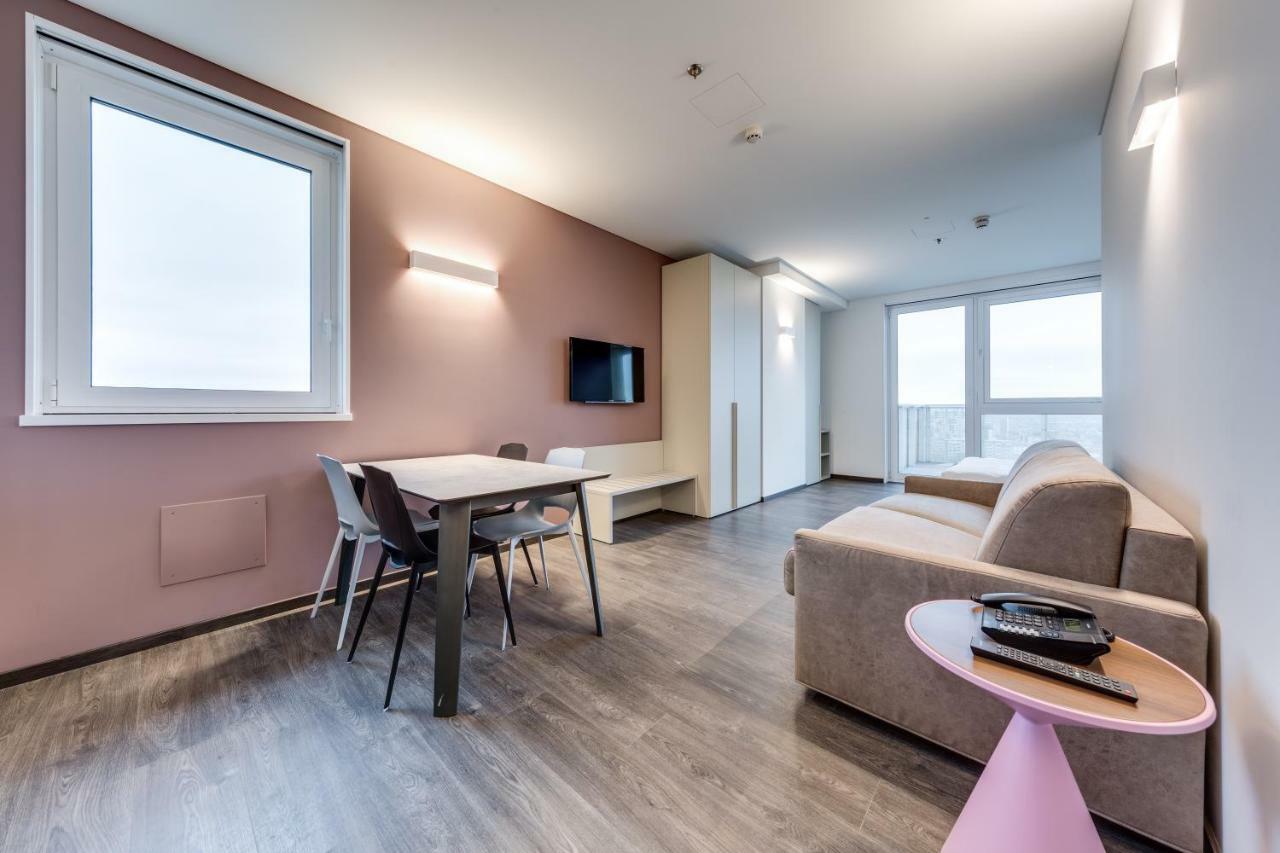 Sky Tower Suite Mestre Bagian luar foto