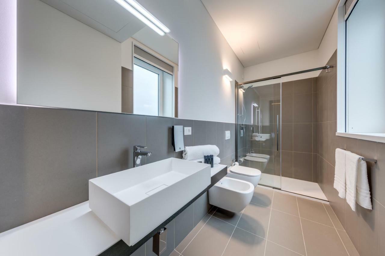 Sky Tower Suite Mestre Bagian luar foto