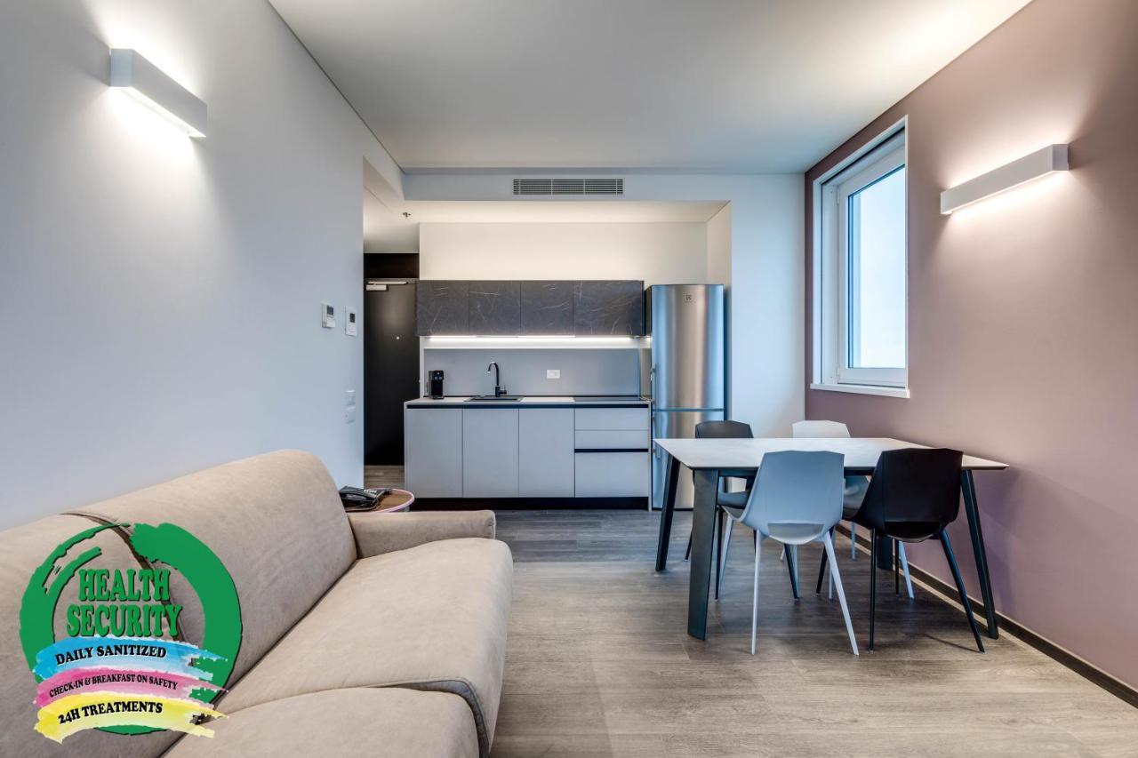 Sky Tower Suite Mestre Bagian luar foto