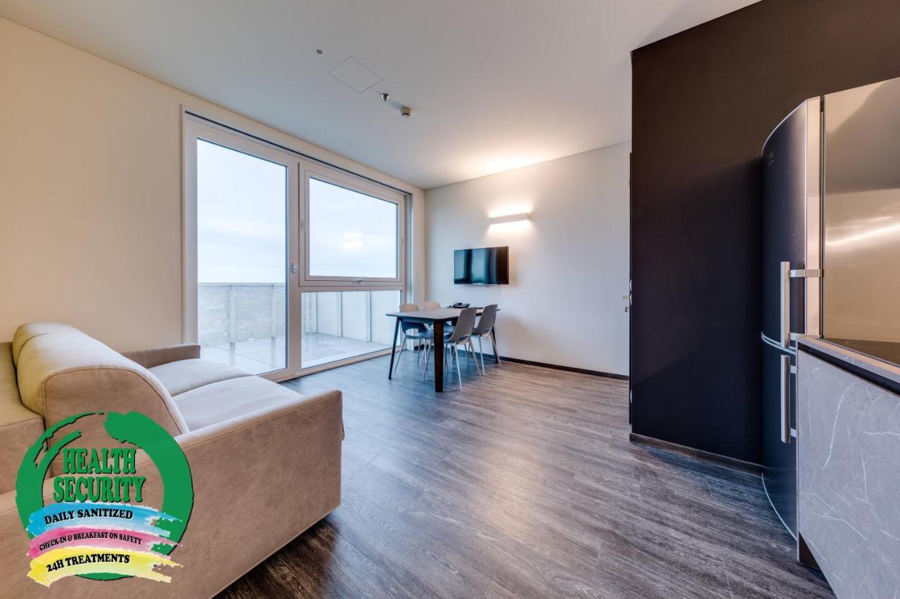 Sky Tower Suite Mestre Bagian luar foto